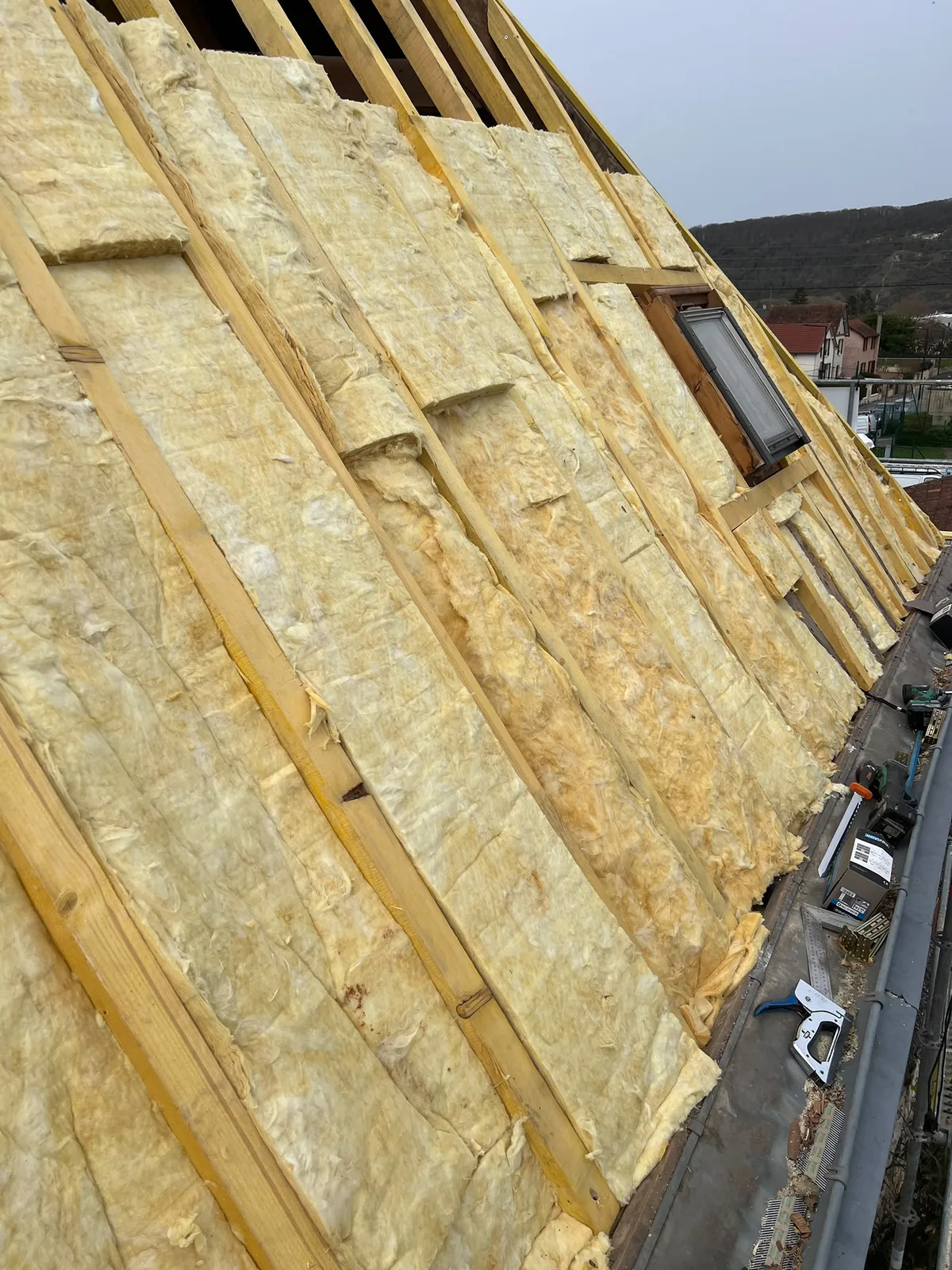 Combles ouverts pour inspection avant chiffrage